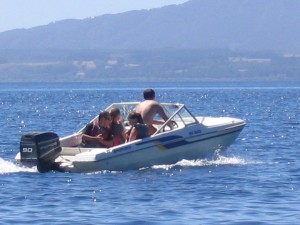 Gonzalo Anuncios nauticos en Puerto Montt |  Lancha sportbas 1500, motor 90hp impecable estado, Mantenciones al día, usada sólo en agua dulce
